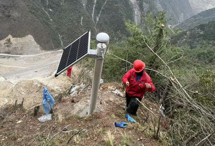 秦岭山区道路边坡智能监测 筑牢滑坡灾害防控防线